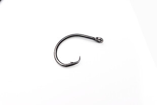 单枚金属鱼钩特写