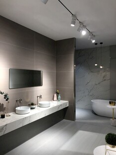 现代简约风豪华浴室空间