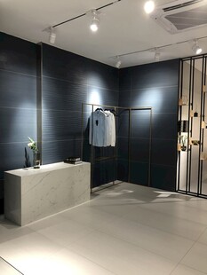 时尚服装店室内陈列展示