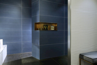 现代简约风蓝色瓷砖浴室