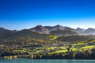美丽湖山风景