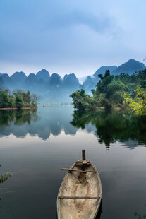 漓江孤舟静景