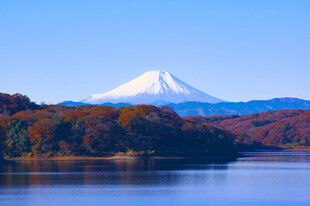 湖畔秋日美景