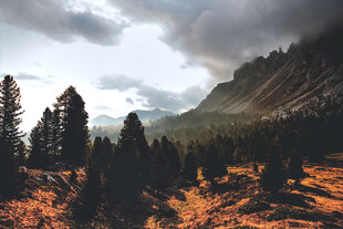 山间秋景