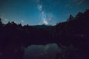 湖畔星空夜景