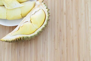 切开的新鲜榴莲果肉