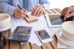 商务人士办公场景