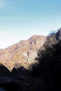 秋日山峦景致