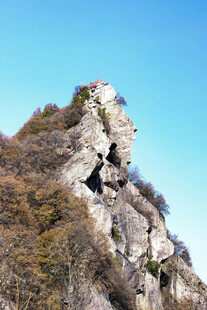 险峻山峰独特岩石景观