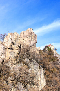 峻峭山石