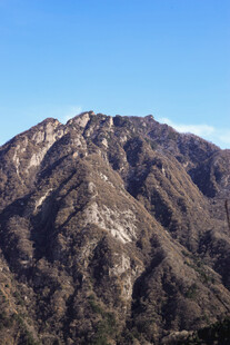 巍峨山峦