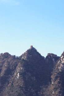 巍峨山峰