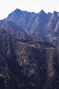 壮丽山峦景观