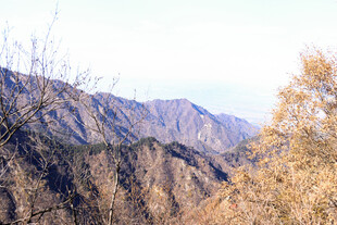 秋日山峦景色