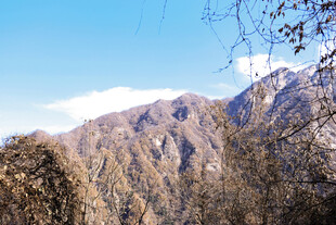 秋日山间景色