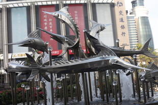 湛江城市街头独特金属雕塑