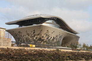 湛江现代风格独特建筑外观