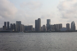 湛江城市天际线与水域景观