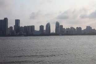 湛江城市江畔风光