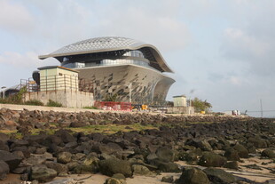 湛江海边独特造型的现代建筑