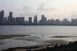 湛江海滨城市天际线景观