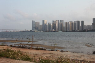 湛江海滨城市天际线风光