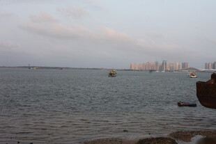 湛江海滨城市黄昏海景