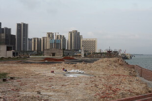 湛江城市边缘待开发的荒芜地带