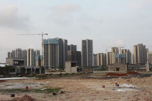 湛江城市建设中的新旧区域对比