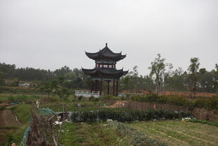 湛江中式园林中的古朴亭阁