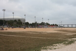 湛江户外空旷运动场场景