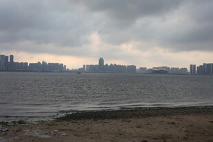 湛江阴天城市海岸景观