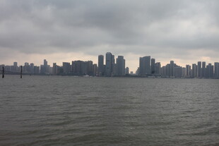 湛江城市天际线与辽阔水域