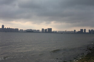 湛江阴天城市滨水景观