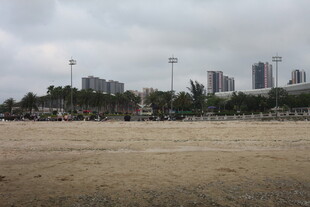 湛江城市边的空旷场地