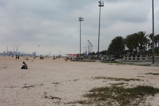 湛江海滩休闲场景