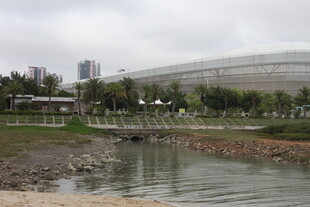 湛江城市水边景观与现代建筑