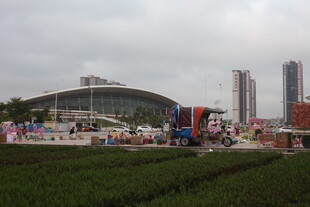 湛江城市广场热闹景象