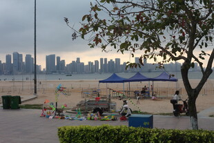 湛江城市海滨休闲场景