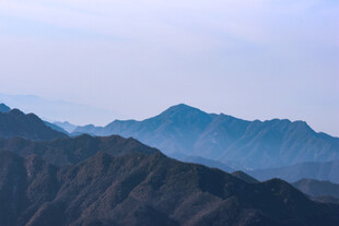 壮丽群山远景