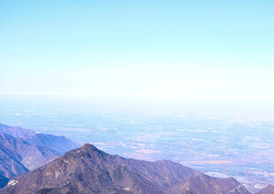 壮丽山景远眺