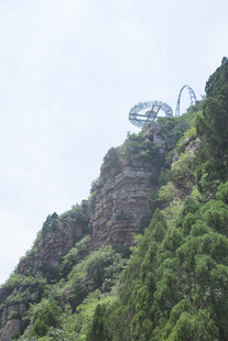 山顶上的独特建筑景观