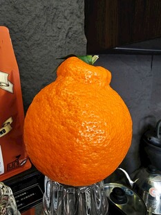 奇特造型的橙色水果