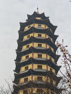 古朴多层宝塔建筑景观