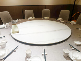 中式圆桌餐厅布置场景