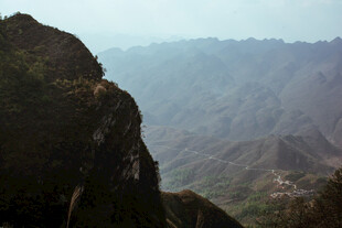 巍峨山峦 尽显自然壮美
