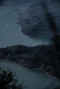 静谧山水间的自然景致