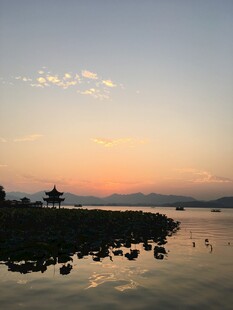 湖畔日落美景