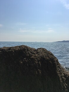海边岩石与广阔海景