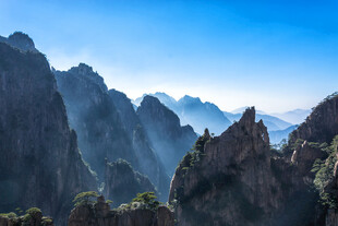 壮丽巍峨的高山景观